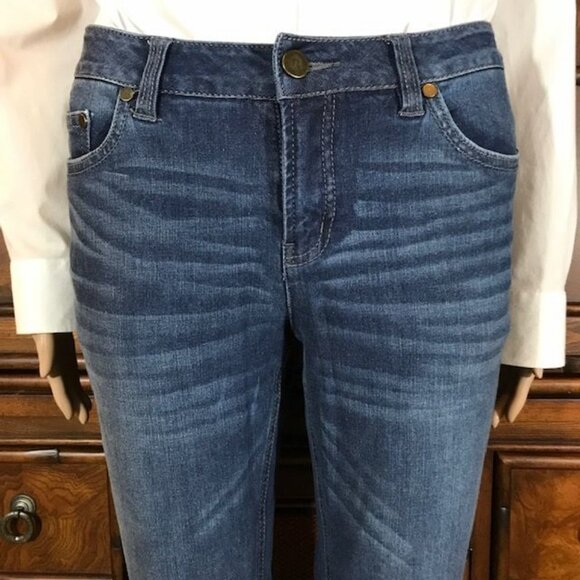 NWOT G.I.L.I. Mid Wash Side Slit Dropped Raw Edge Bootcut Stretch Jean - Picture 8 of 12
